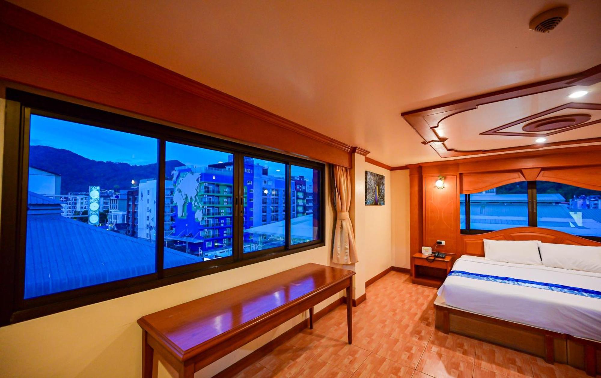 Complex Hotel Patong Luaran gambar