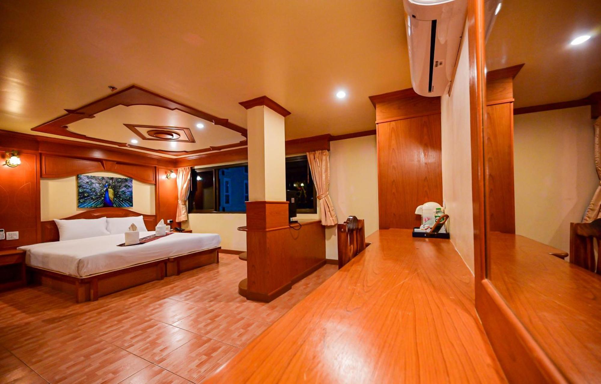 Complex Hotel Patong Luaran gambar